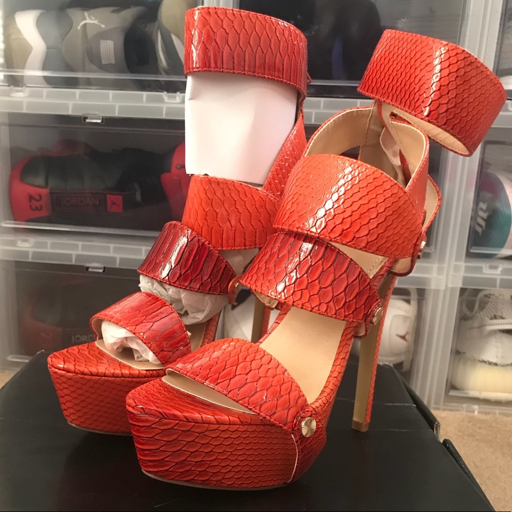 Shoe dazzle orange heels
